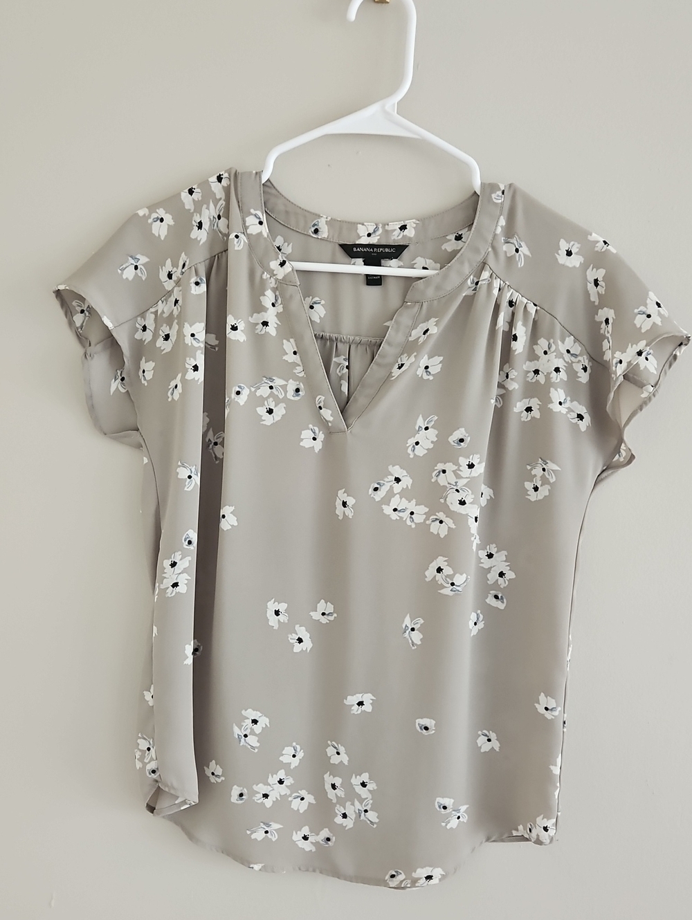 Banana Republic Taupe Floral Split V-Neck Blouse